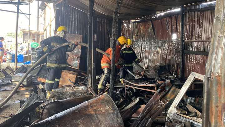 गाडी ग्यारेजमा आगलागी९ लाख रुपैयाँबराबरकोक्षति