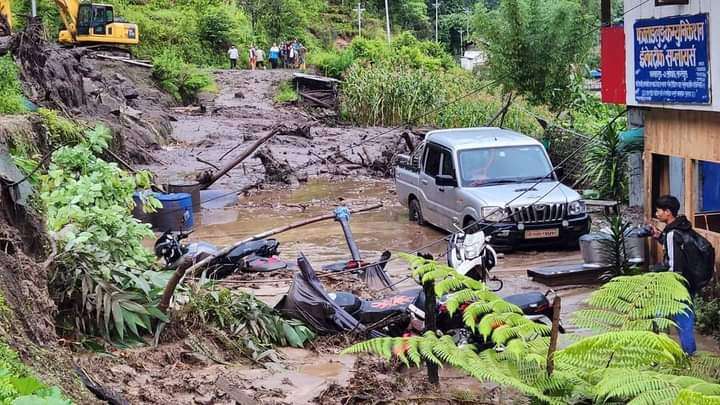 फक्ताङलुङ गाउँपालिकाको आवासीय क्षेत्रमा पहिराले क्षति