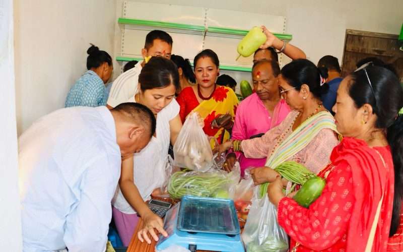 बिर्तामोडमा सामुदायिक तरकारी बिक्री केन्द्र उद्घाटन
