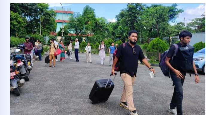 बङ्गलादेशमा विद्यार्थीको आन्दोलन हिंसात्मक भएपछि नेपाली विद्यार्थीहरु  स्वदेश फर्किए