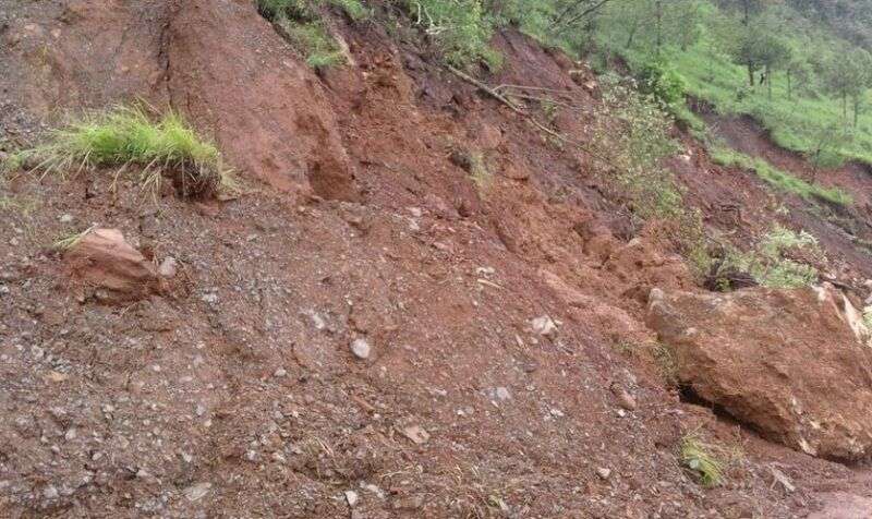 बाढीपहिराका कारण फाल्गुनन्द सडक अवरुद्ध