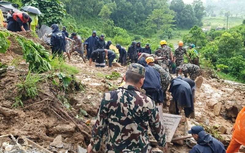 तनहुँमा   पहिरोमा पुरिएर तीन जनाको मृत्यु