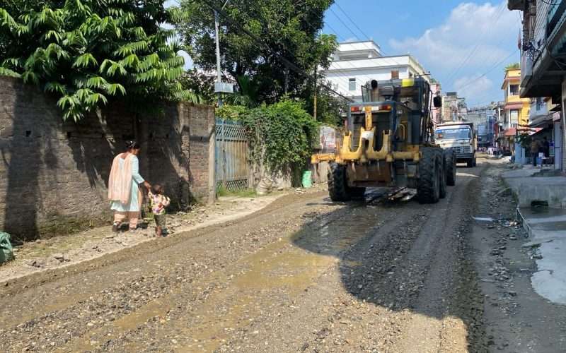 शनिस्चरे रोडदेखि अतिथिसदन जाने सडकको स्तरोन्नति कार्य सुरु
