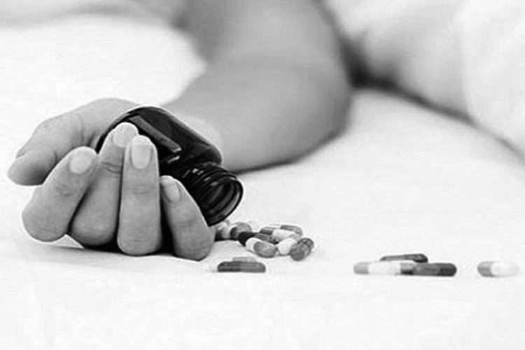 परिक्षा विग्रिएको भन्दै तीन किशोरीले एकै साथ विष सेवन गर्दा एक जनाको मत्यु