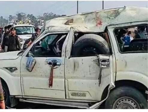 महाकुम्भबाट फर्किँदै गरेको नेपाली सवार गाडी दुर्घटना :५ जनाको घटनास्थलमै मृत्यु