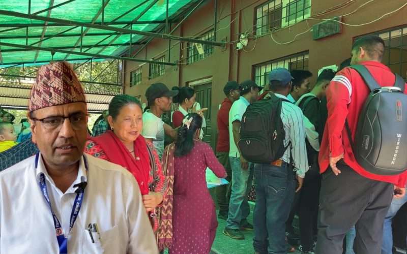 कक्षा १२ को परिक्षा सकिना साथ प्रशासनमा  राहादानी बनाउने  विद्यार्थीको भिड