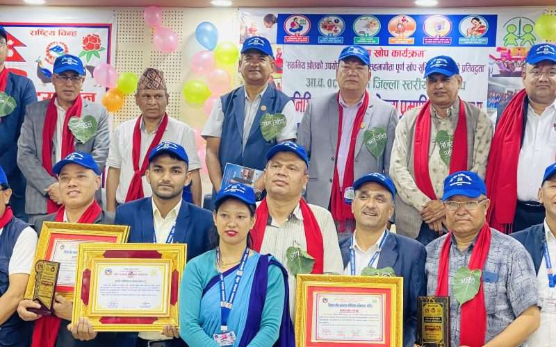 धादिङ जिल्लालाई पूर्ण खोप सुनिश्चितता तथा दिगोपना प्रमाणीकरण  कार्यक्रम सम्म्पन्न