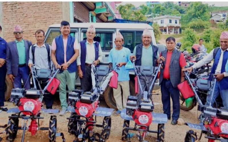 ज्वालामुखी गाउँपालिका ५८ जना कृषकले पाए हाते ट्याक्टर
