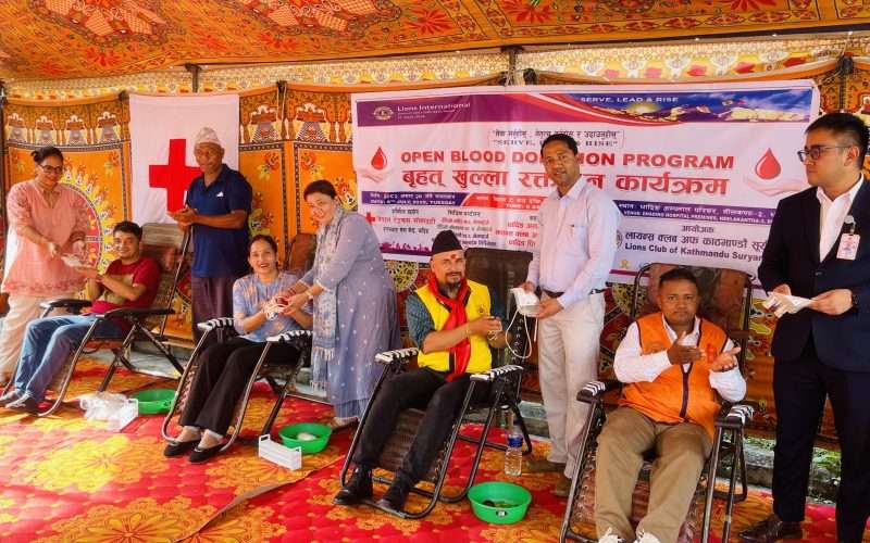 धादिङ अस्पतालमा वृहत रक्तदान कार्यक्रममा  सम्पन्न ११९ जनाले  गरे रक्तदान