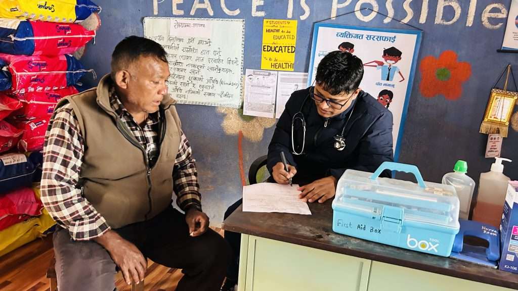 नीलकण्ठ बहुमुखी क्याम्पसद्वारा आयोजित निःशुल्क स्वास्थ्य शिविर सम्पन्न, २११ जनाले गरे स्वास्थ्य परीक्षण