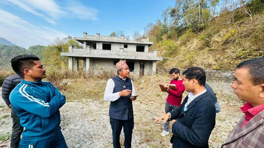 प्रतिनिधिसभा सदस्य बोधनारायण श्रेष्ठको क्षेत्र भ्रमण शैलीलाई लिएर अहिले सामाजिक सञ्जालमा बहस